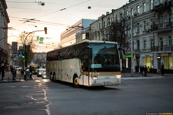 Bus 4.jpg