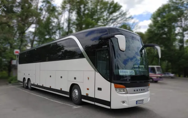 Bus 4.jpg